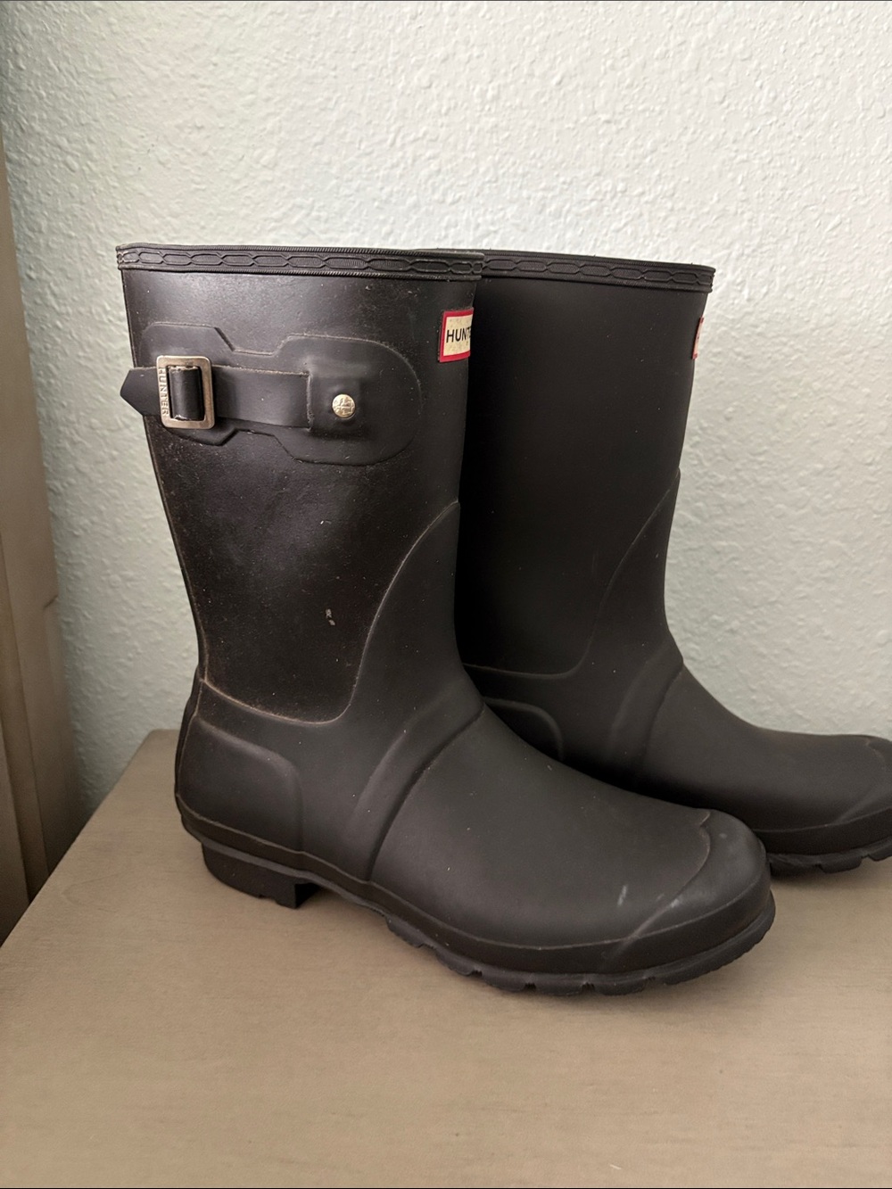 Footwear item (boots) detected